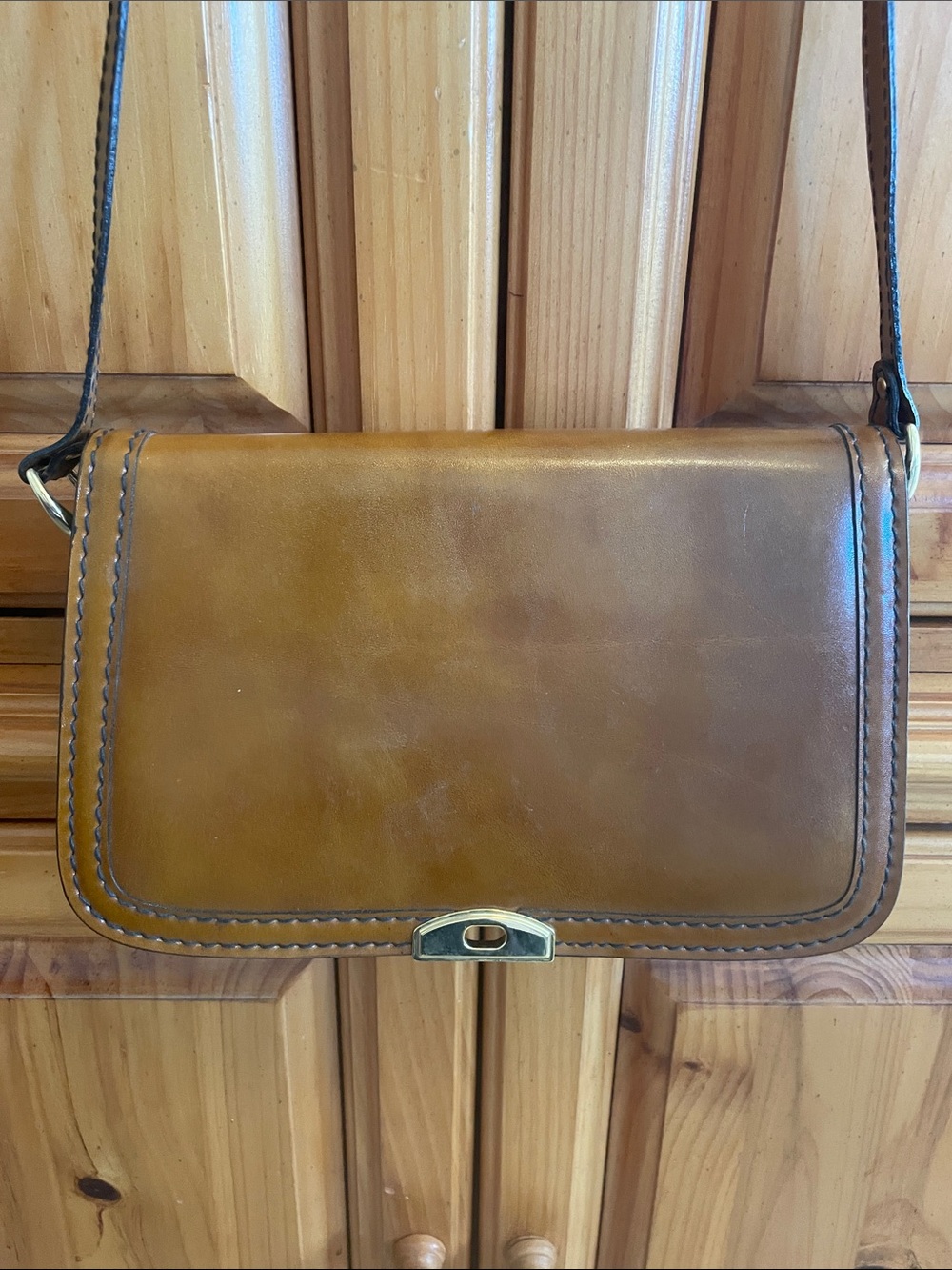 Men's Tan Leather Messenger Bag with Gold Hardware - Unbranded
